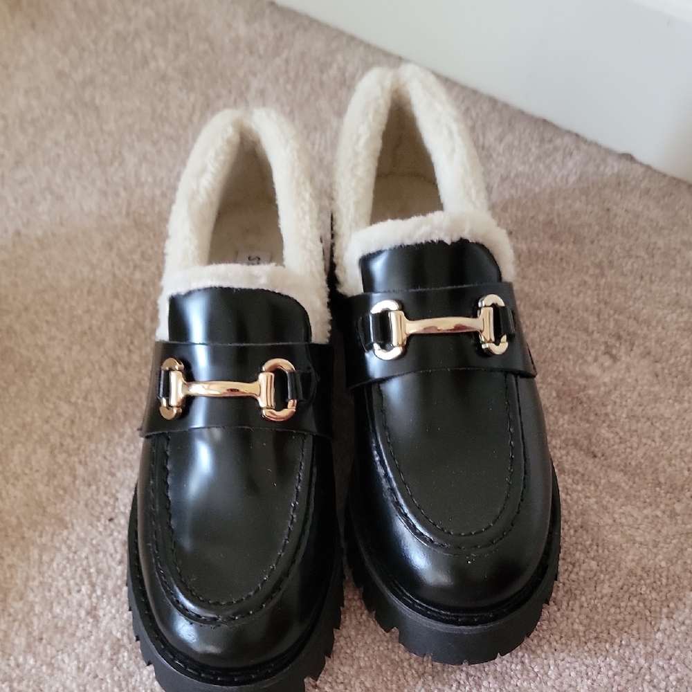 SOLD. Steve Madden Black Lando Loafers with Gold Buckle And Faux Fur